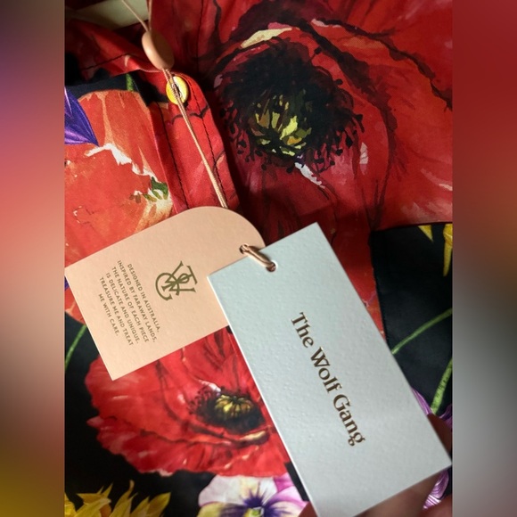 NEW NWT The Wolf Gang Bold Romantic Noir Floral Button Down M Valentines Day - Picture 8 of 13